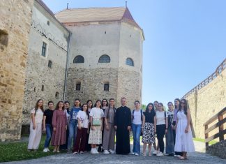Tabără cultural-educativă pentru elevele olimpice buzoiene în inima Munților Apuseni